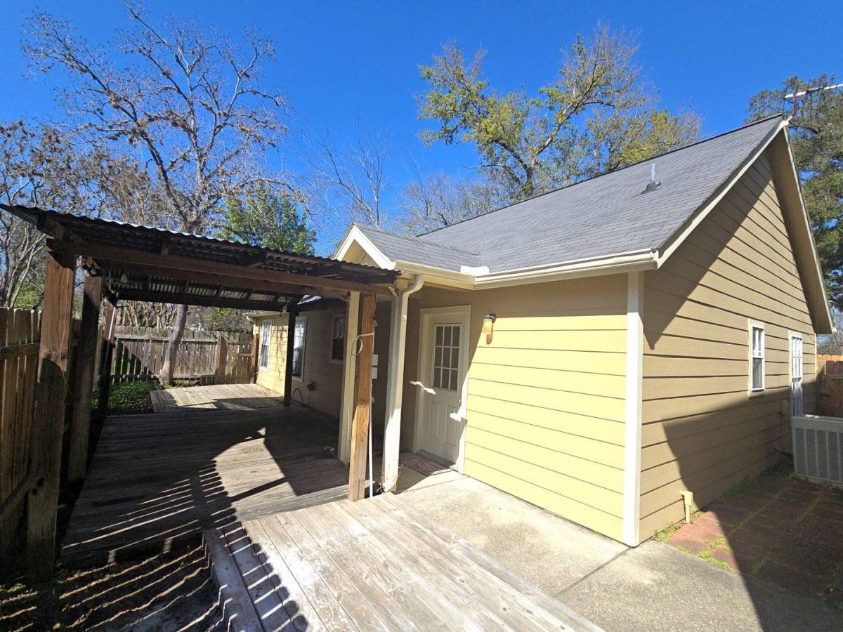 Apartment for rent at 409 Commerce St, Tomball, TX 77375