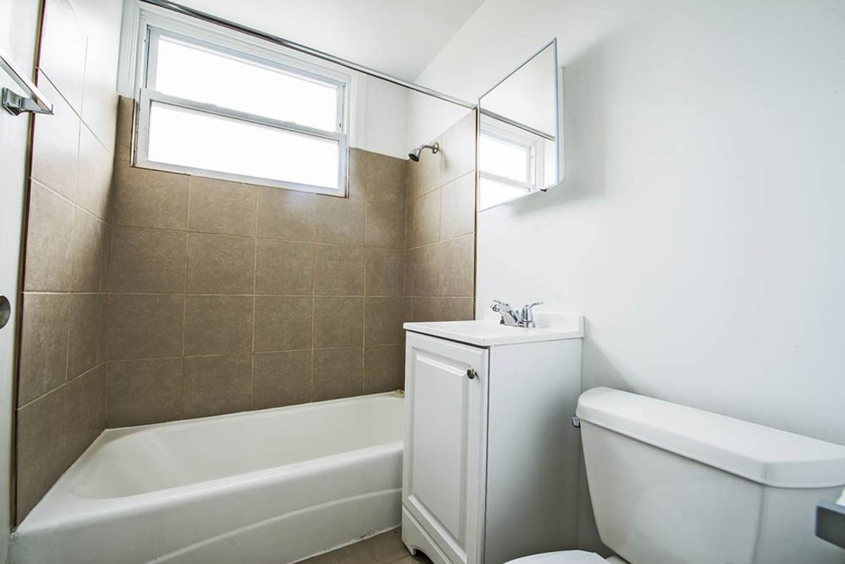 Apartment for rent at 6832 S Crandon, Chicago, IL 60649