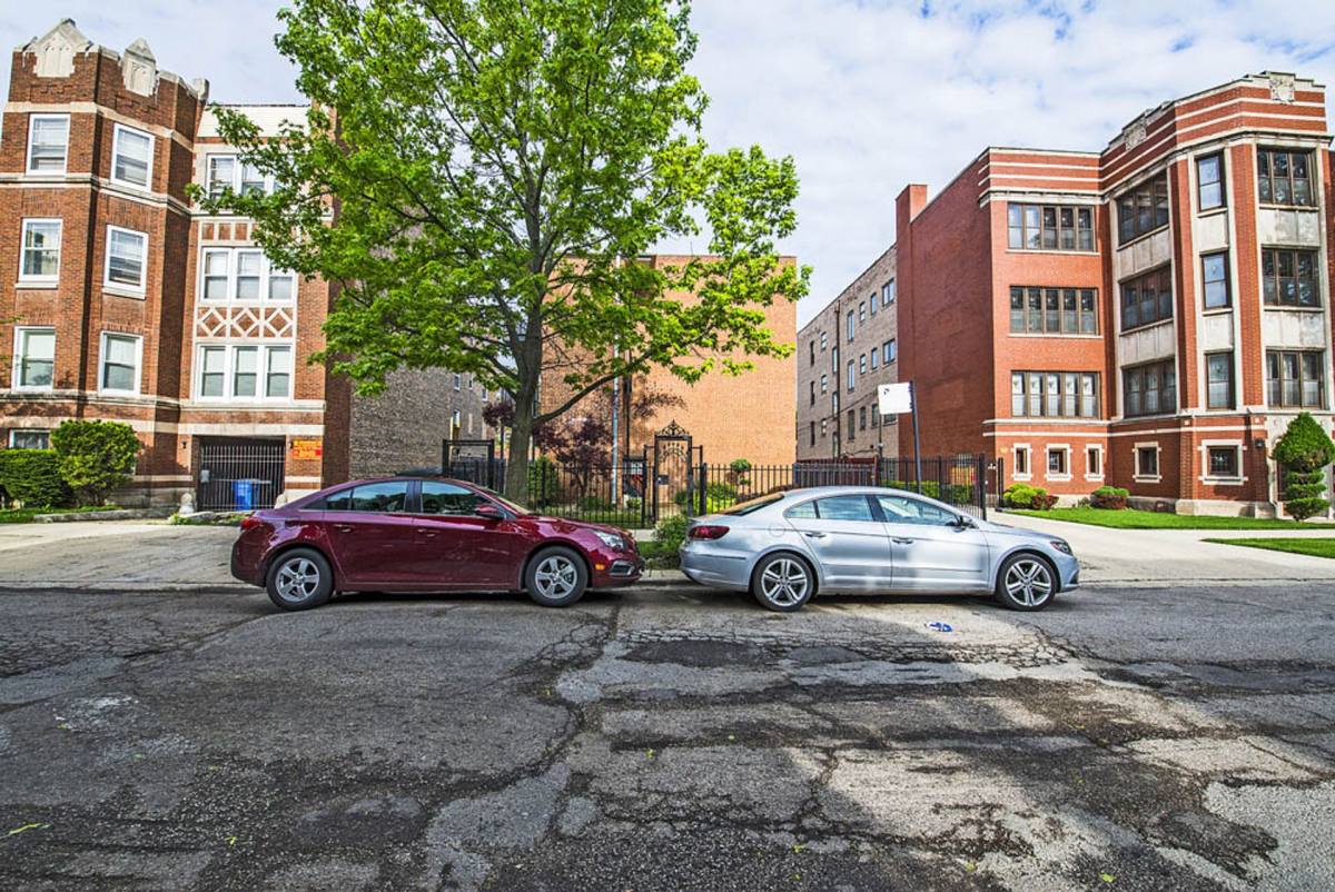 6832 S Crandon, Chicago, IL 60649 - Apartment for Rent