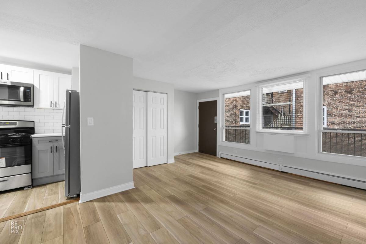Apartment for rent at 6832 S Crandon, Chicago, IL 60649