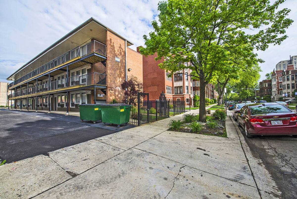 6832 S Crandon, Chicago, IL 60649 - Apartment for Rent - Image 4