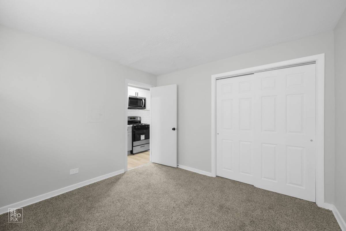 6832 S Crandon, Chicago, IL 60649 - Apartment for Rent - Image 8