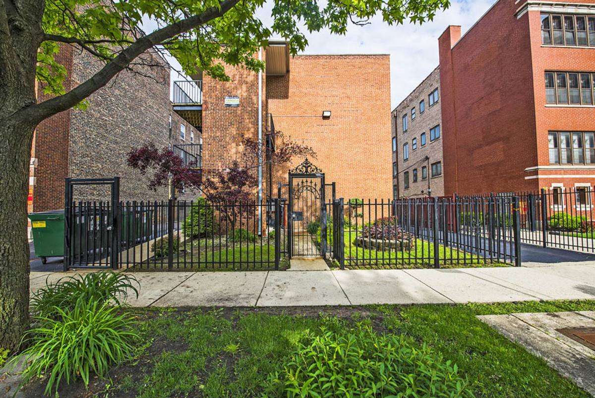 6832 S Crandon, Chicago, IL 60649 - Apartment for Rent - Image 3