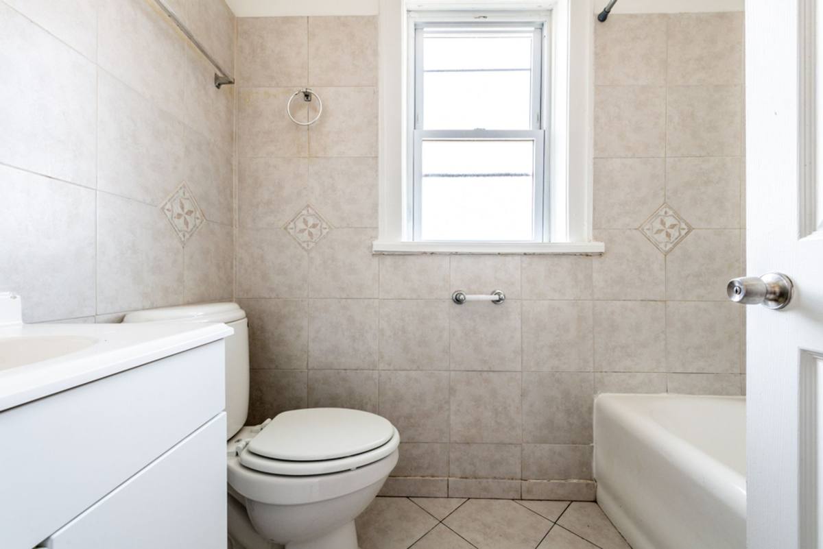 Apartment for rent at 7800 S Jeffery Blvd, Chicago, IL 60649