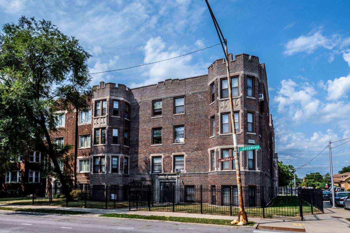 Apartment for rent at 7800 S Jeffery Blvd, Chicago, IL 60649