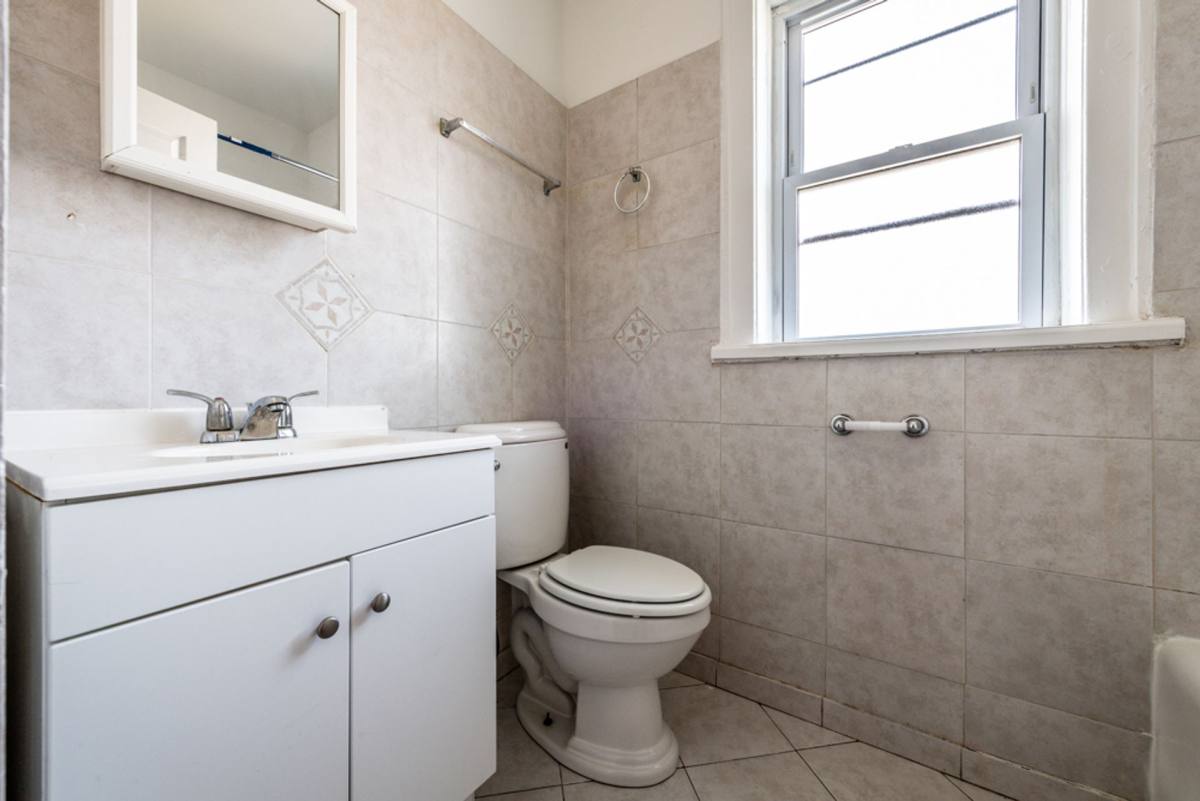 Apartment for rent at 7800 S Jeffery Blvd, Chicago, IL 60649
