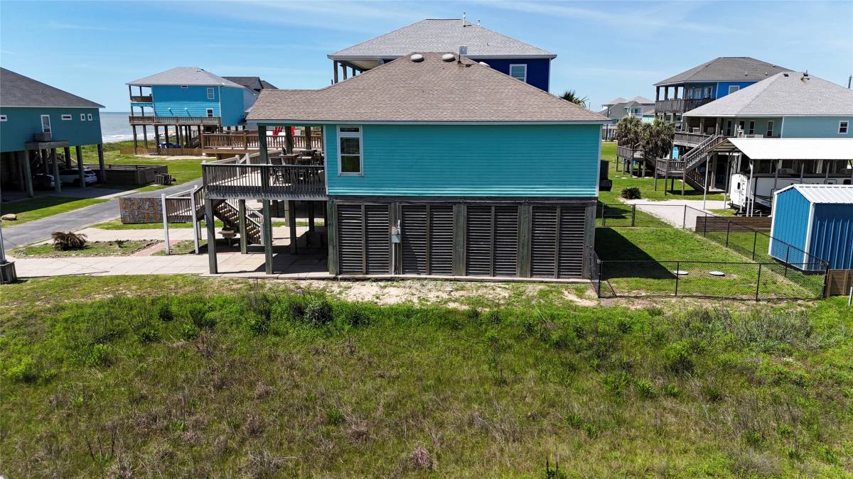 Apartment for rent at 1121 Blue Water Dr, Port Bolivar, TX 77650
