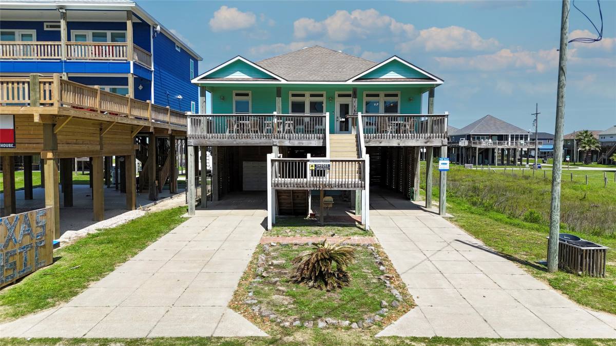 Apartment for rent at 1121 Blue Water Dr, Port Bolivar, TX 77650
