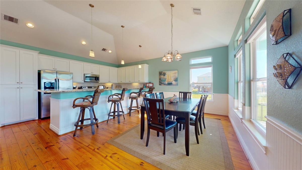 Apartment for rent at 1121 Blue Water Dr, Port Bolivar, TX 77650