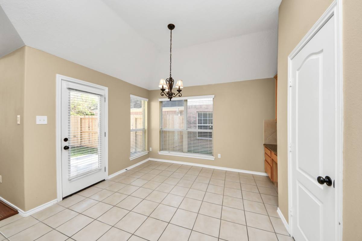 Apartment for rent at 10118 Heron Meadows Dr, Houston, TX 77095