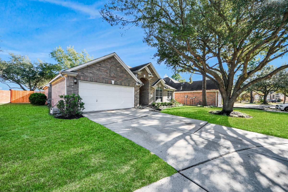 Apartment for rent at 10118 Heron Meadows Dr, Houston, TX 77095