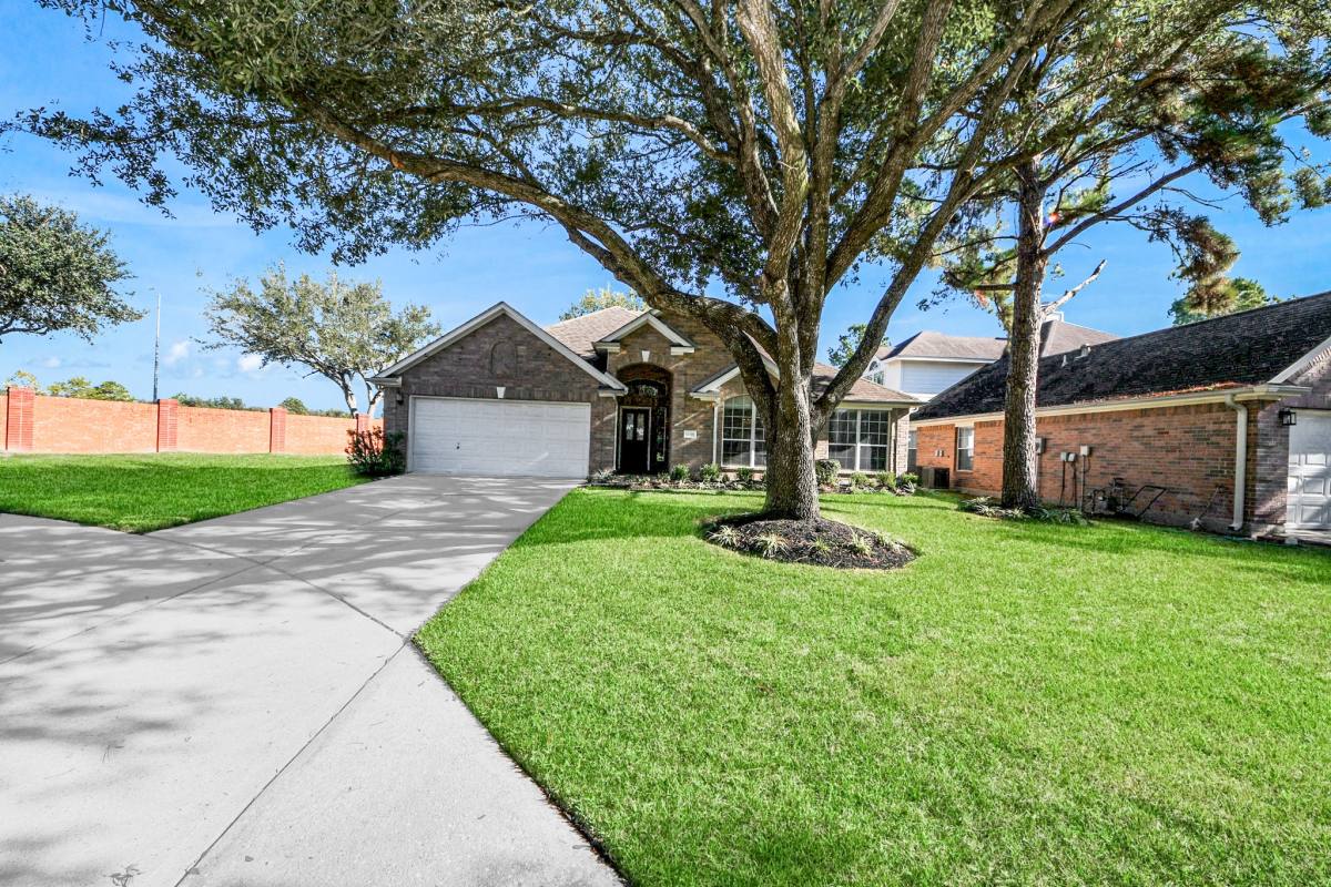 Apartment for rent at 10118 Heron Meadows Dr, Houston, TX 77095