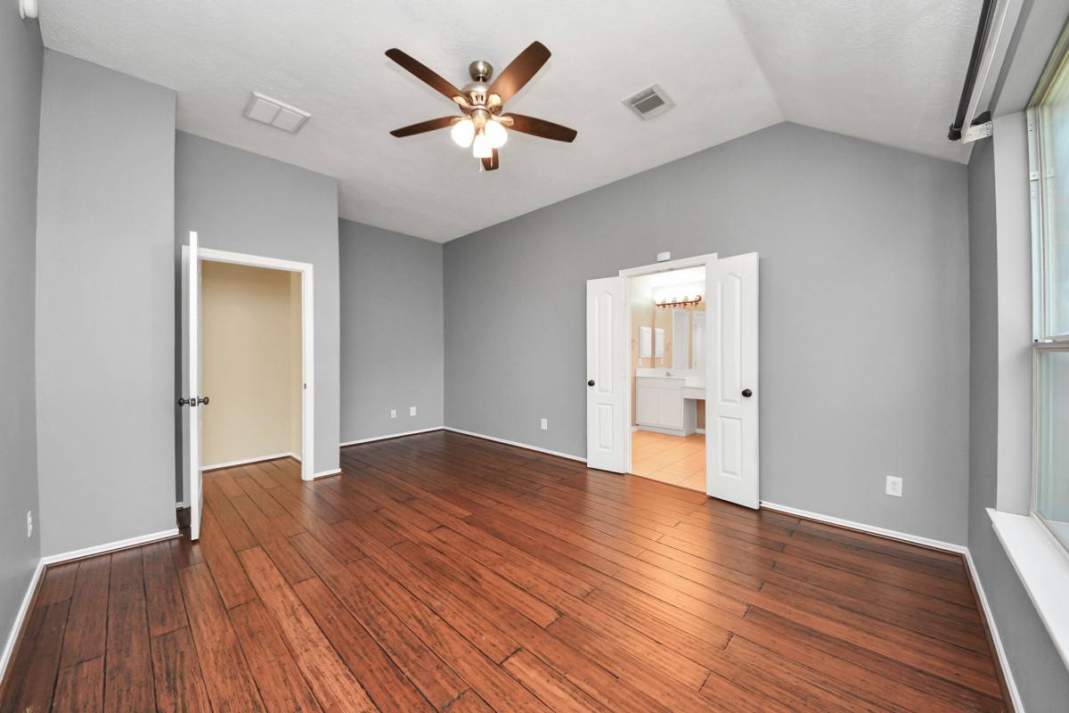 Apartment for rent at 10118 Heron Meadows Dr, Houston, TX 77095