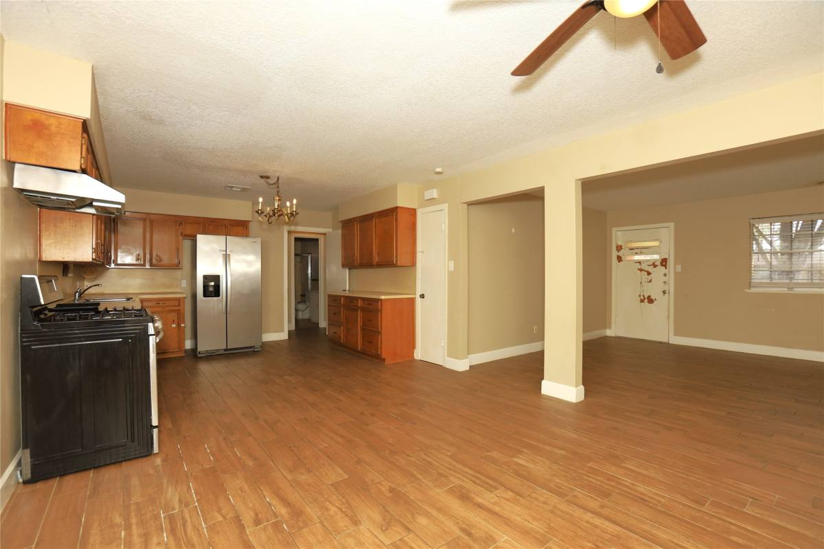 Apartment for rent at 103 E Meadow Lane #103, West Columbia, TX 77486