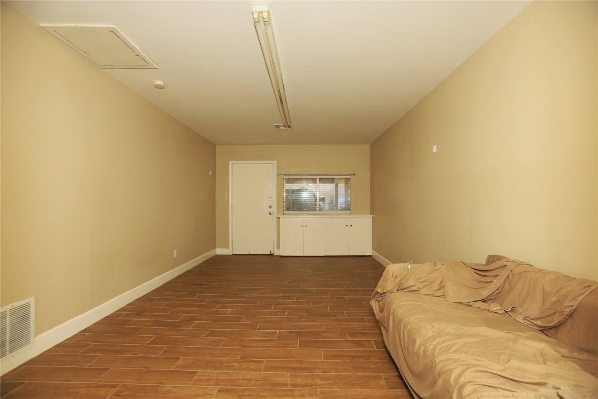 Apartment for rent at 103 E Meadow Lane #103, West Columbia, TX 77486