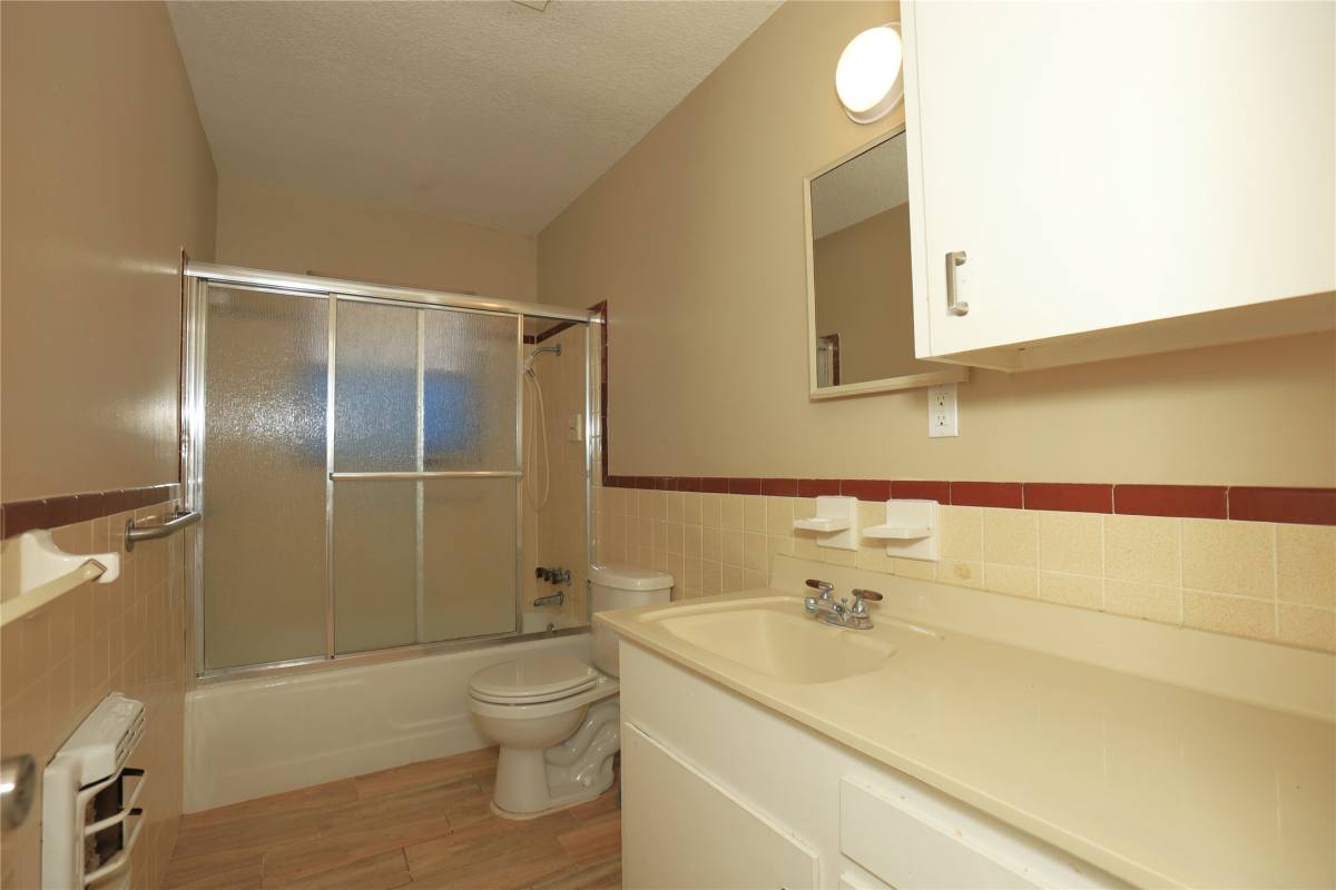 Apartment for rent at 103 E Meadow Lane #103, West Columbia, TX 77486