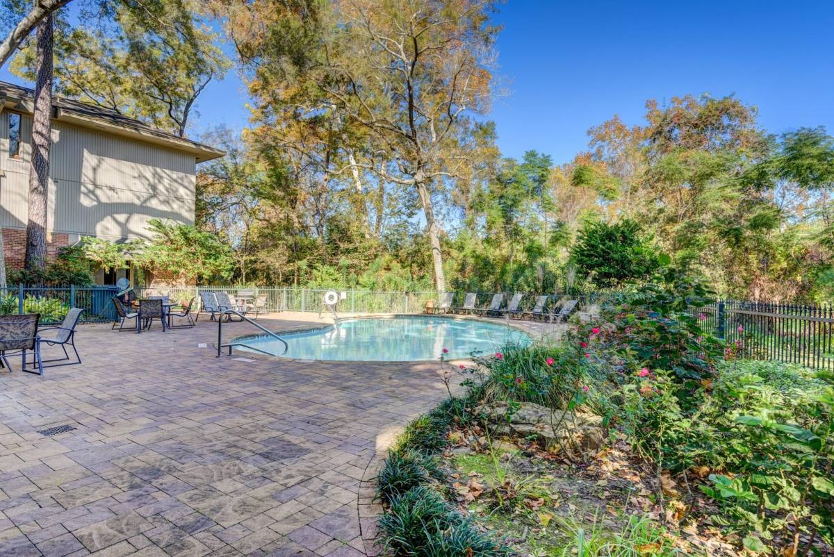 Townhouse for rent at 6480 Bayou Glen Rd, Houston, TX 77057