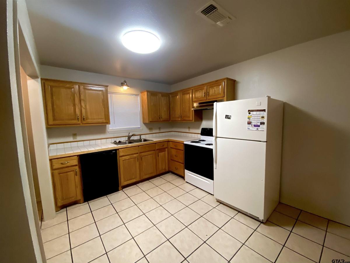 Apartment for rent at 9650 Front St, Murchison, TX 75778
