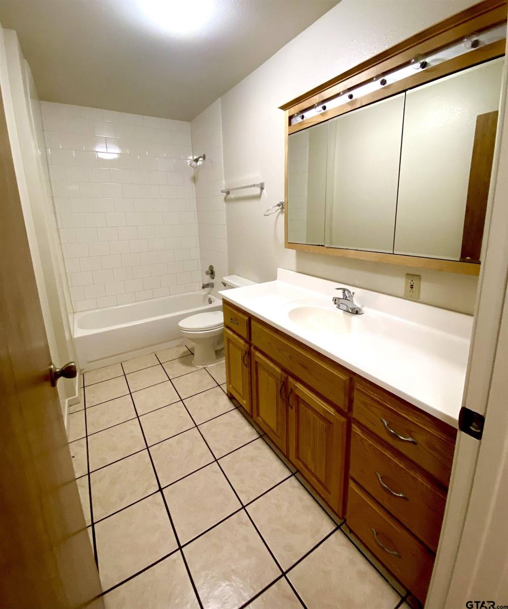 Apartment for rent at 9650 Front St, Murchison, TX 75778