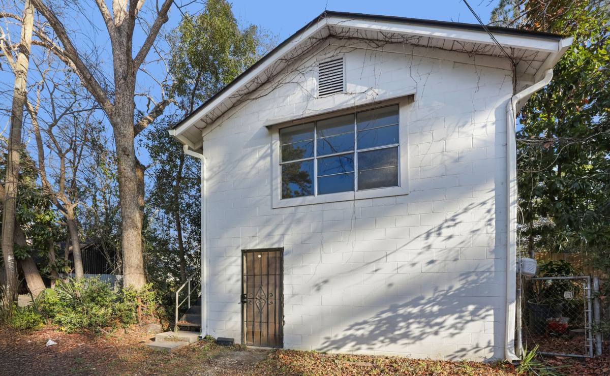 Apartment for rent at 1303 E 33rd St, Savannah, GA 31404