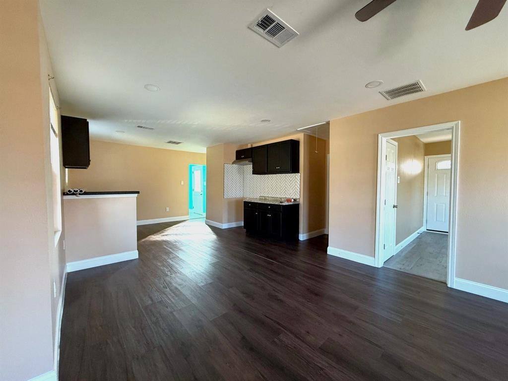 Apartment for rent at 2406 S Marsalis Ave, Dallas, TX 75216