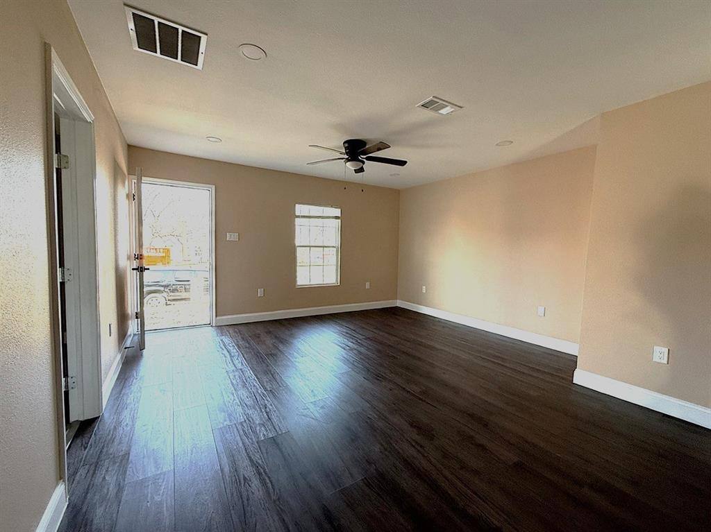 Apartment for rent at 2406 S Marsalis Ave, Dallas, TX 75216