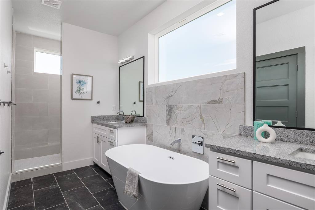Townhouse for rent at 2801 Weisenberger St #101, Fort Worth, TX 76107