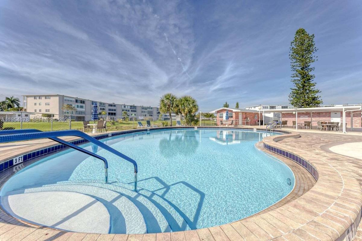 Apartment for rent at 135 Coventry F #135, West Palm Beach, FL 33417