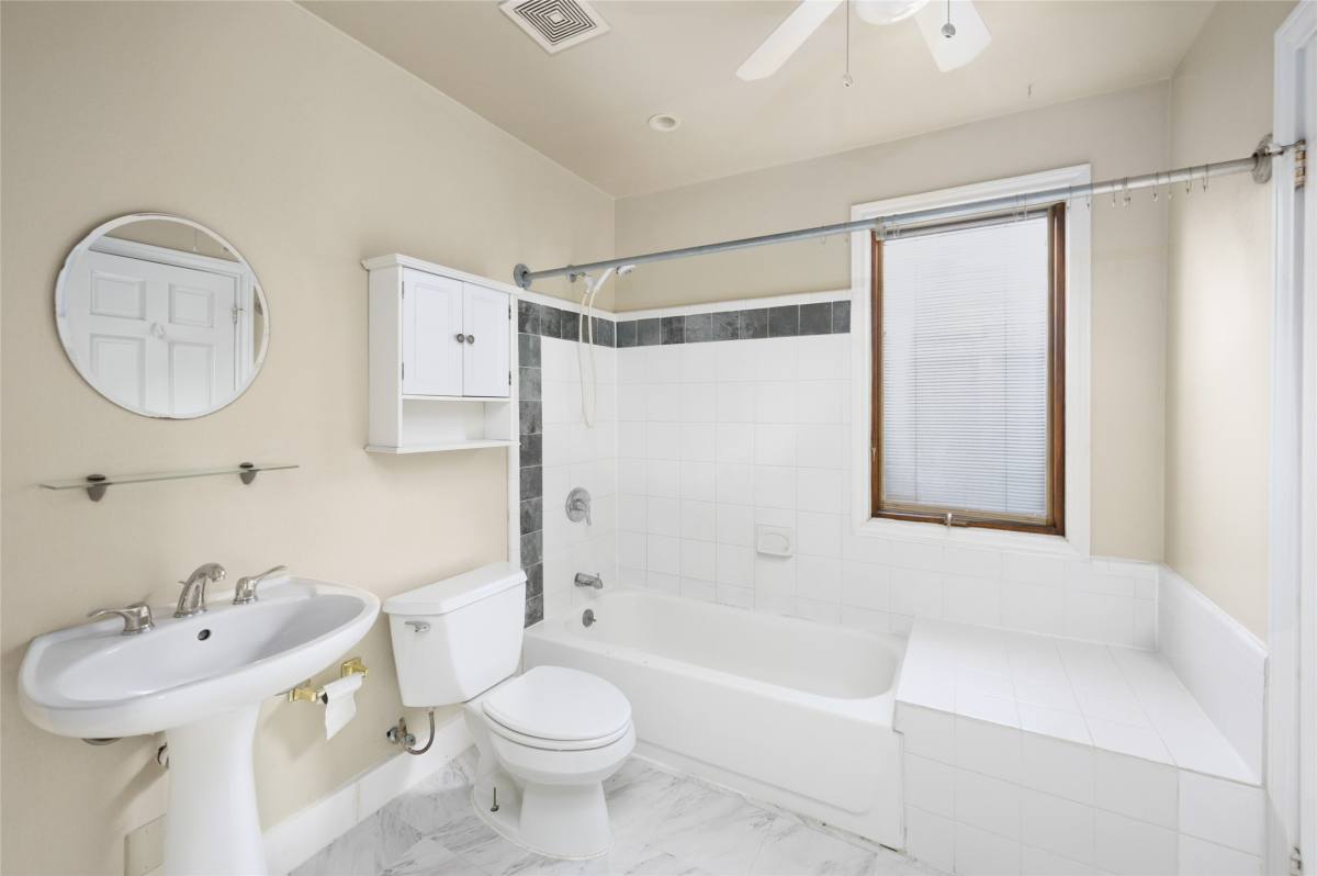 Apartment for rent at 1955 Lexington St #1955A, Houston, TX 77098