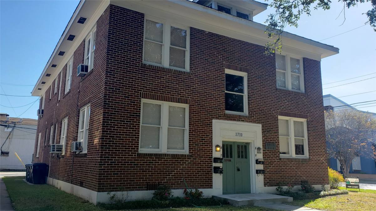 Apartment for rent at 3717 Audubon Place #1, Houston, TX 77006