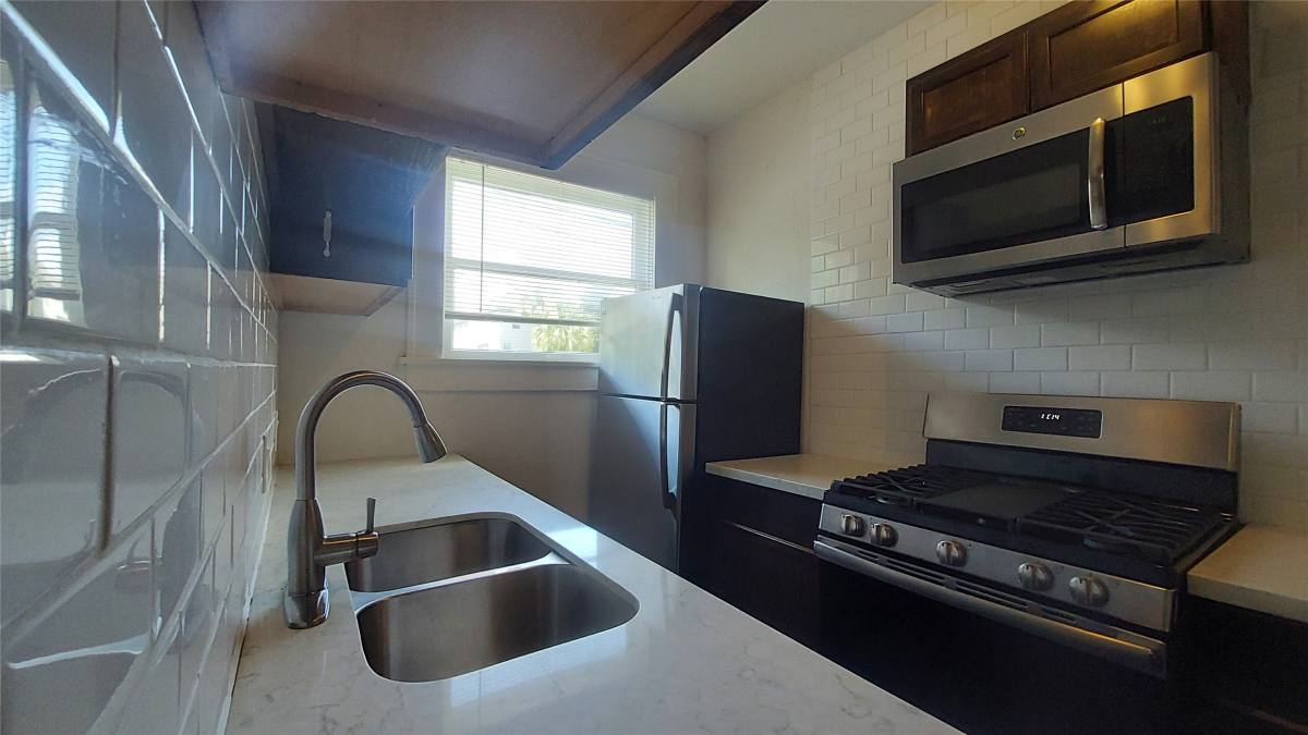 Apartment for rent at 3717 Audubon Place #1, Houston, TX 77006