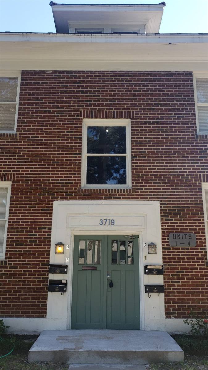 Apartment for rent at 3717 Audubon Place #1, Houston, TX 77006