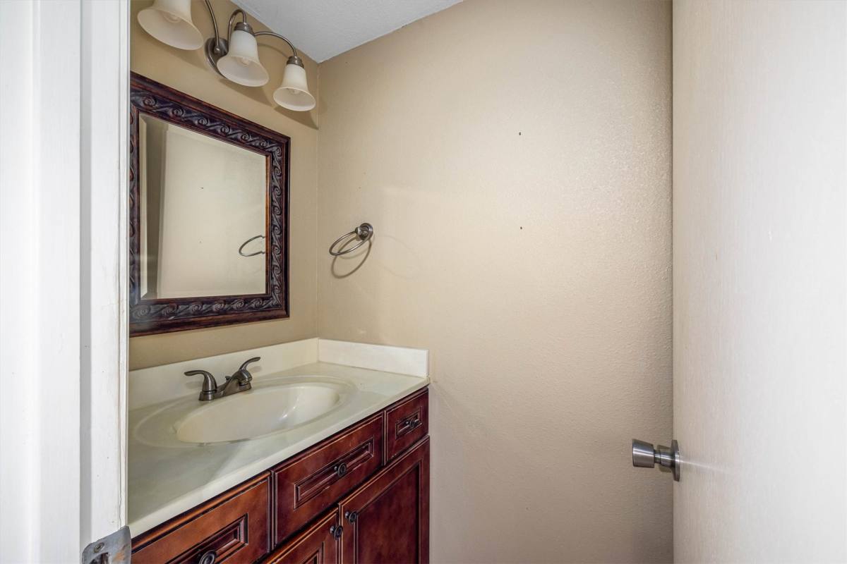 525 11th St #525-2, Galveston, TX 77550 - Townhouse For Rent - Image 4