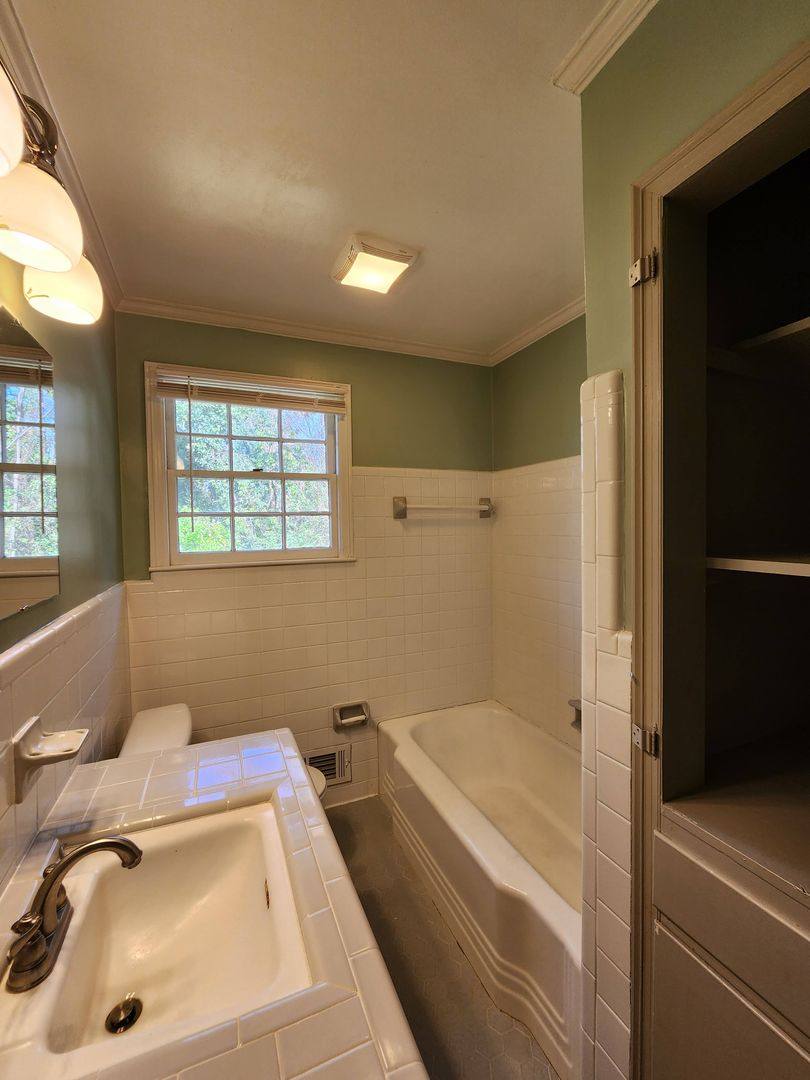 House for rent at 702 Pineridge Dr, Valdosta, GA 31602