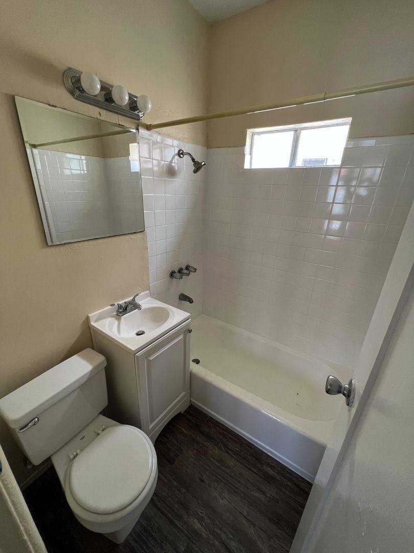 Apartment for rent at 1045 Saint Louis Ave, Long Beach, CA 90804