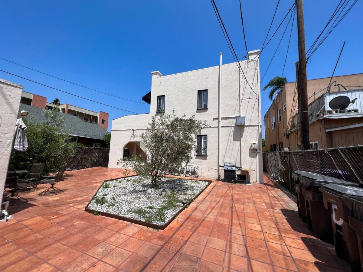 Apartment for rent at 1045 Saint Louis Ave, Long Beach, CA 90804