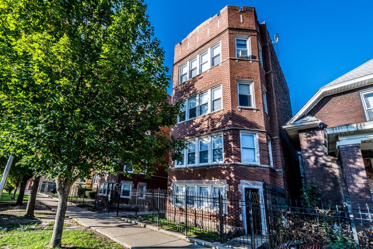 Apartment for rent at 6230 S Artesian Ave, Chicago, IL 60636