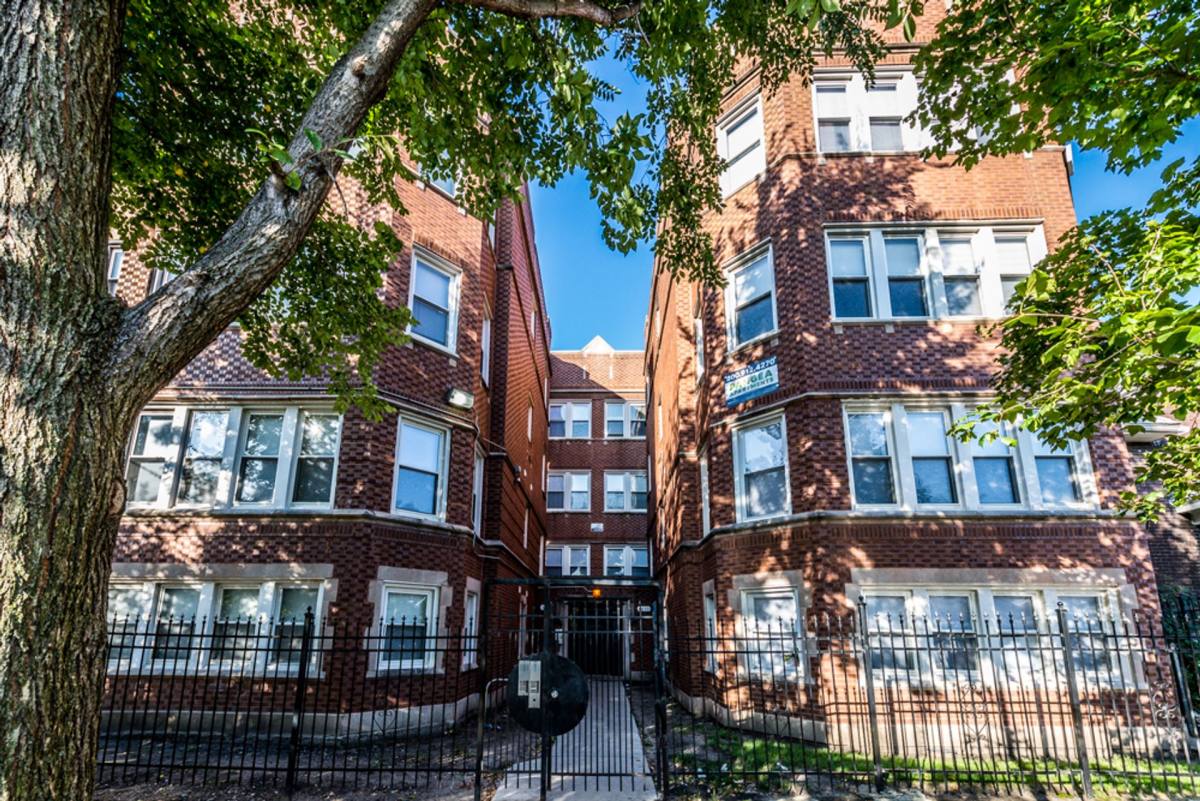 Apartment for rent at 6230 S Artesian Ave, Chicago, IL 60636