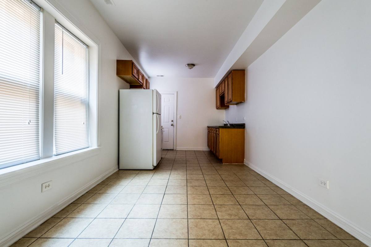 Apartment for rent at 6230 S Artesian Ave, Chicago, IL 60636