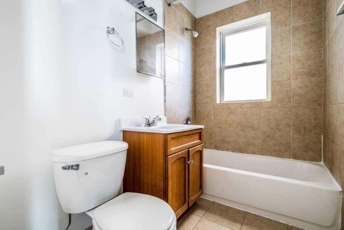 Apartment for rent at 6230 S Artesian Ave, Chicago, IL 60636