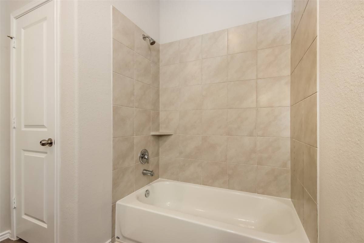 Townhouse for rent at 15233 Estrella Rd E, Houston, TX 77073
