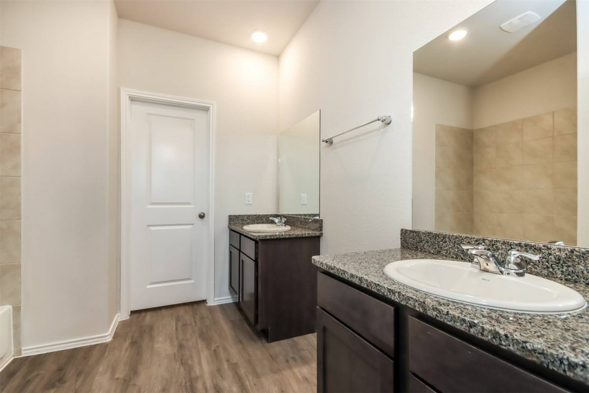 Townhouse for rent at 15233 Estrella Rd E, Houston, TX 77073