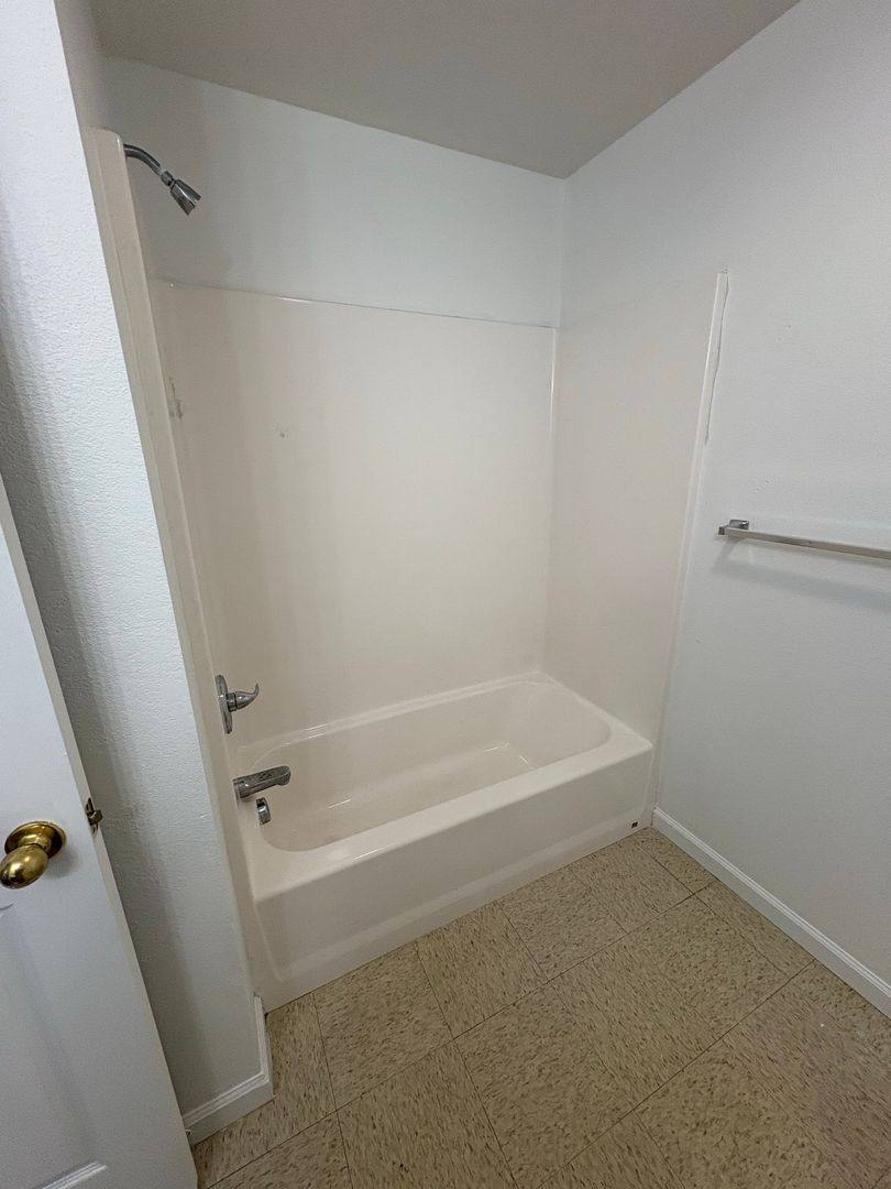 Apartment for rent at 9 James Courtney Blvd #INDIAN Trail Apartme, Lawrenceville, IL 62439