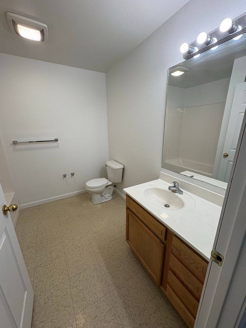 Apartment for rent at 9 James Courtney Blvd #INDIAN Trail Apartme, Lawrenceville, IL 62439