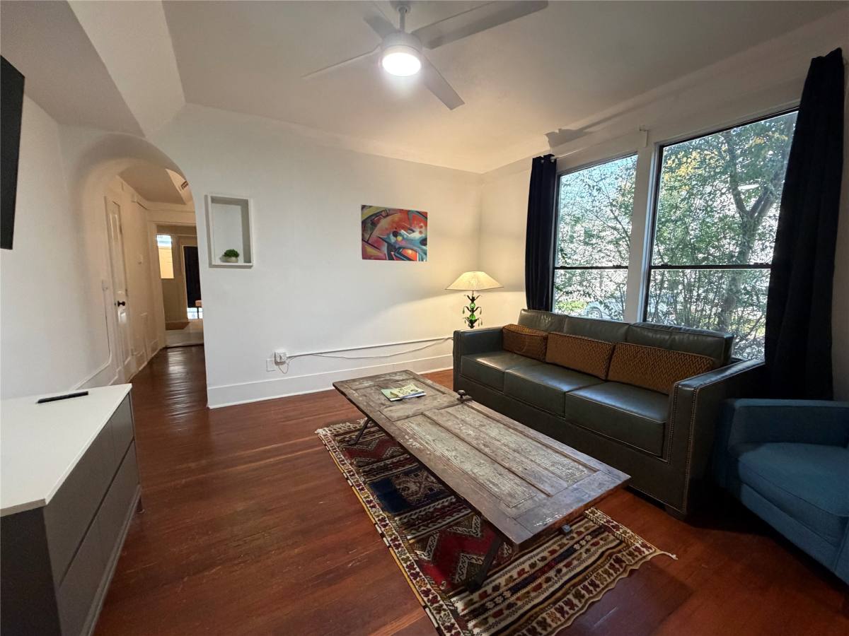 Apartment for rent at 402 Hyde Park Blvd #402-4, Houston, TX 77006