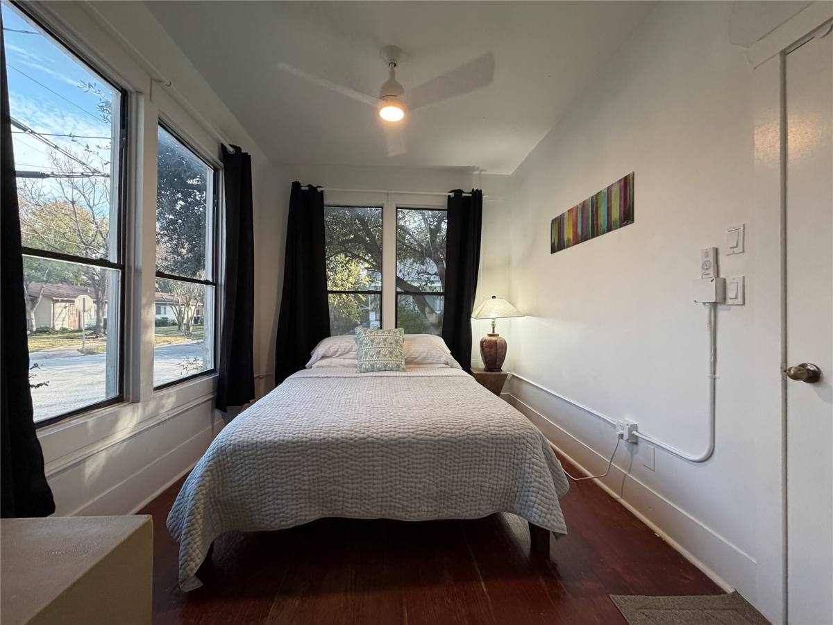 Apartment for rent at 402 Hyde Park Blvd #402-4, Houston, TX 77006