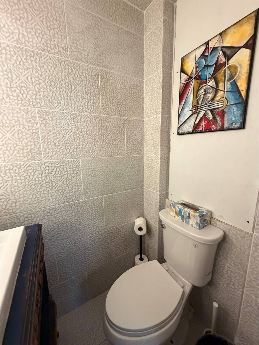 Apartment for rent at 402 Hyde Park Blvd #402-4, Houston, TX 77006