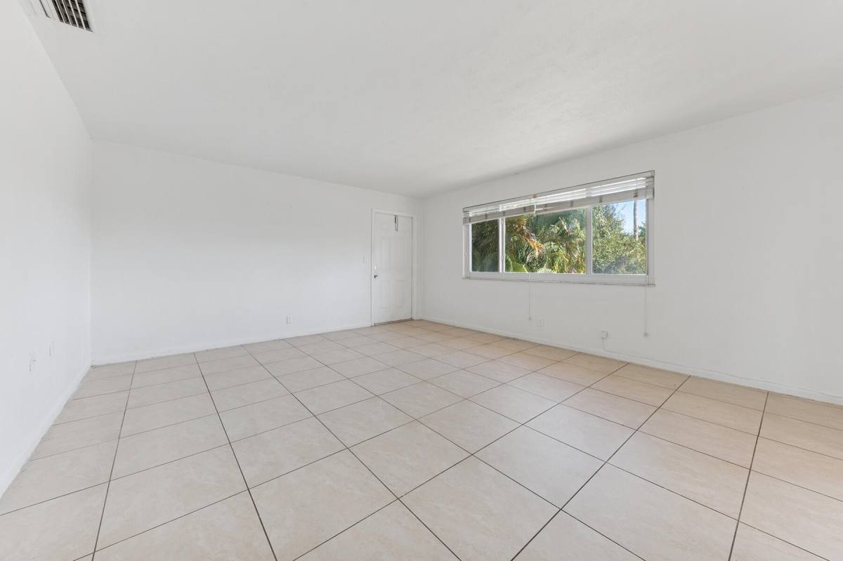 Apartment for rent at 1000 NE 9th Ave #6, Delray Beach, FL 33483