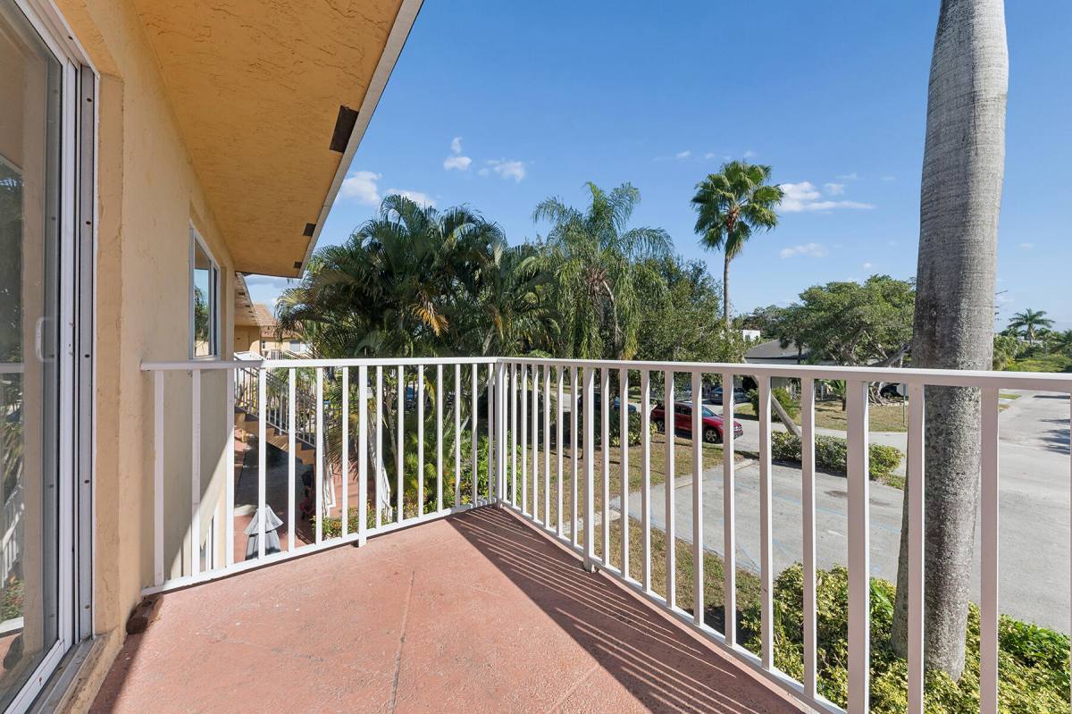Apartment for rent at 1000 NE 9th Ave #6, Delray Beach, FL 33483