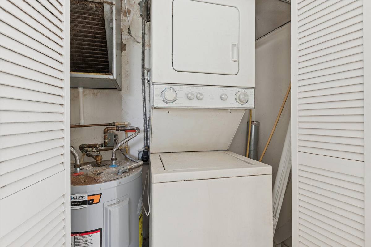 Apartment for rent at 1000 NE 9th Ave #6, Delray Beach, FL 33483